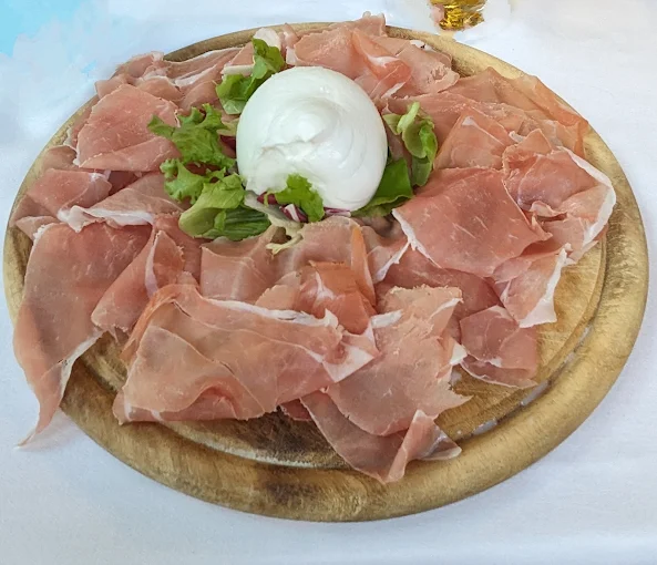 Crudo di Parma e mozzarella di bufala